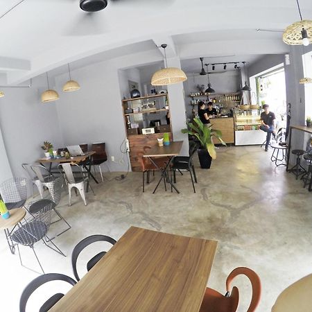 Happy Coffee Guesthouse Хошимин Екстериор снимка